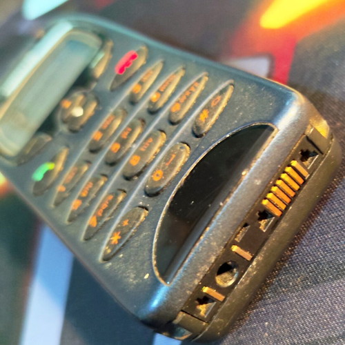Nokia 6150 and Nokia 6110 phones used with extra battery