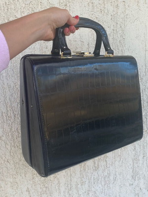 Vintage black leather handbag like new