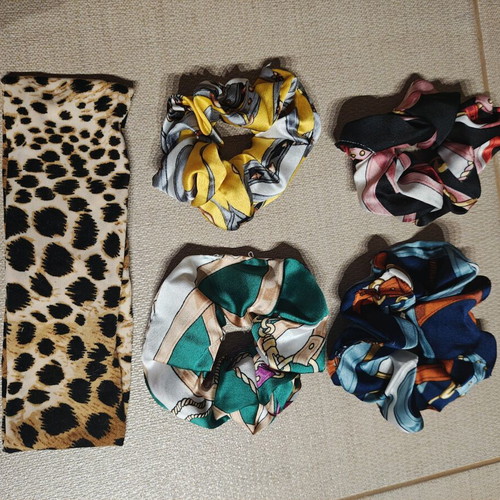 Hair accessories set with 4 colorful scrunchies and 1 leopard headband