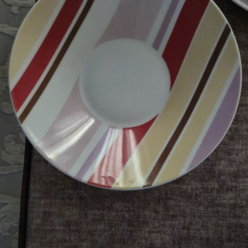 Set of 4 plates, 2 large platters and 2 deep salad bowls like new