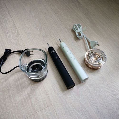 Philips Sonicare 9000 DiamondClean electric toothbrush like new