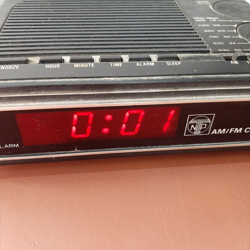 Vintage clock radios from the 70s used, pack of two