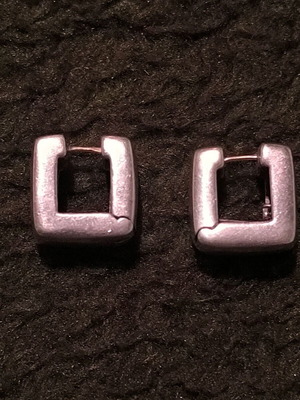 Silver earrings used with geometric shape and hinged clasp