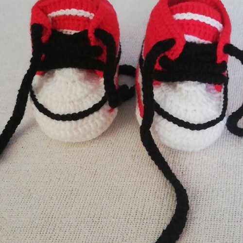 Handmade knitted baby shoes length 12 cm, new