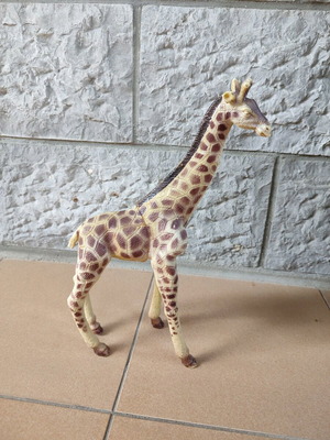 Giraffe toy used, large 32 cm height, tail cut