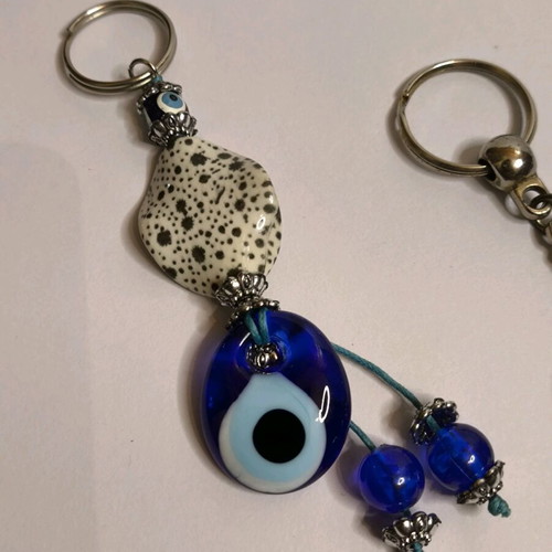 Set of 3 keychains like new with Meteora, evil eye and religious images