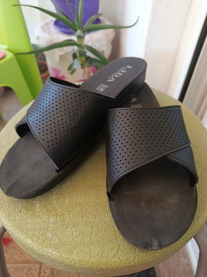 Slippers size 40 black like new