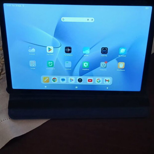 Tablet new with built-in case and charger
