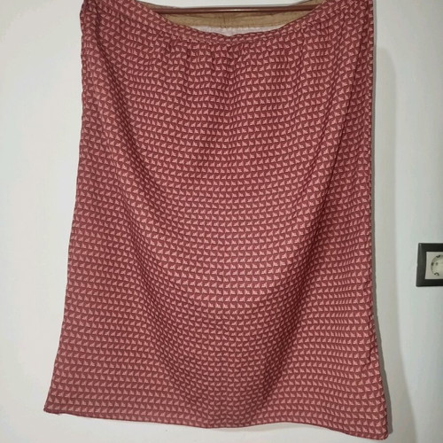 Skirt used M-L with thin fabric and side zipper