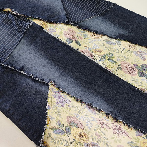 Patchwork Jean Strech Skirt size Large like new, blue