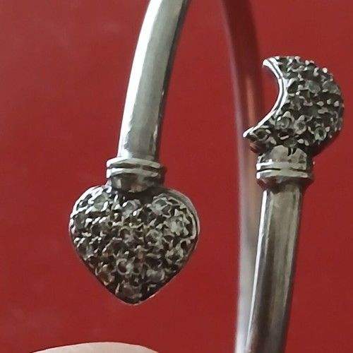 Silver 925 bracelet with zirconia like new, no hallmark