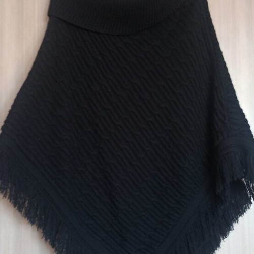 Knitted poncho like new, black