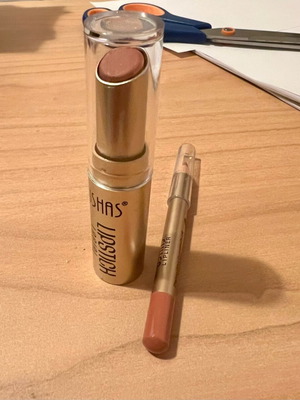 Lipstick and lip pencil set like new