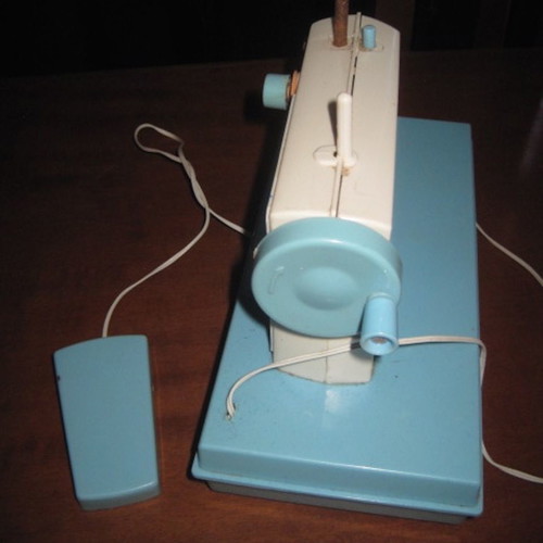 Kids Vintage Battery Sewing Machine