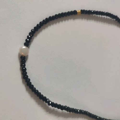 Necklace new with semi-precious agate stones and natural pearl