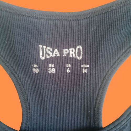 USA Pro sports bra like new, medium size, black