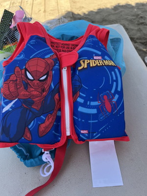 Spider-Man sea life jacket like new, size 11-19kg