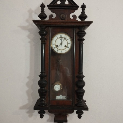 Wall clock analog used