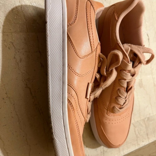Women's athletic shoes used, size 39, pink coral tone