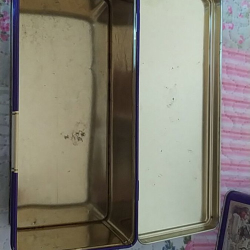 Cadbury's vintage biscuit tins set of 2 used from the 90s