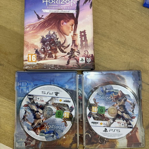 Horizon PS5 Collector Edition used, steelbook with two CDs