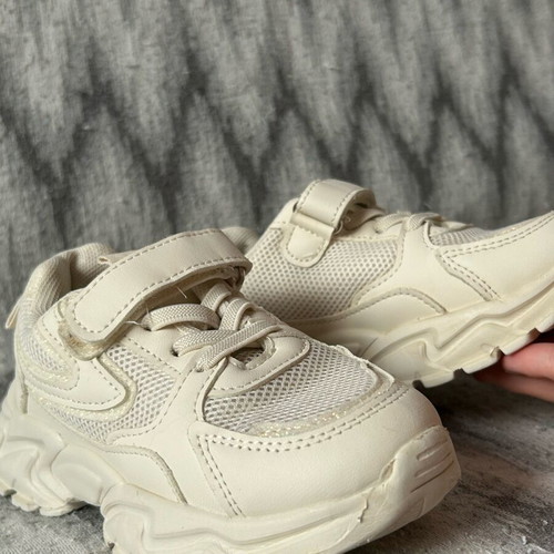 Sinsay kids sports shoes size 27 like new, beige and silver