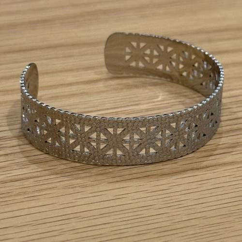 Steel bracelet silver new with intricate design