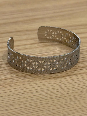Steel bracelet silver new with intricate design