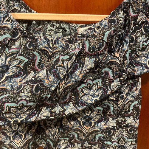 Bsb top with uncovered shoulders like new
