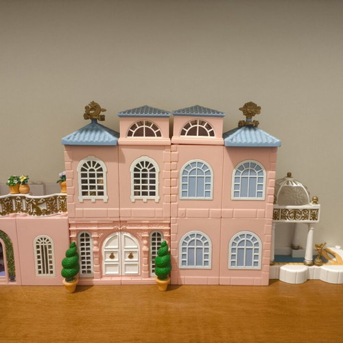 Polly Pocket mansion with pool and extra rooms, like new