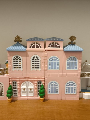 Polly Pocket mansion with pool and extra rooms, like new