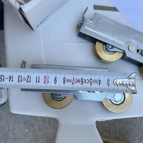 Metal caster wheel, single piece