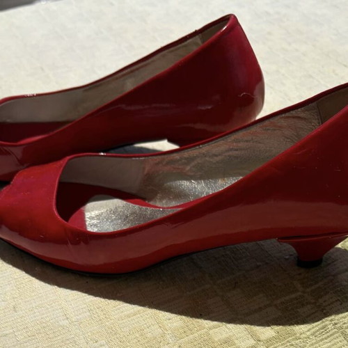 Red patent leather pumps like new, size 38.5
