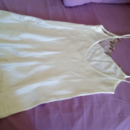 Satin set nightgown and robe like new, small, ivory color, excellent quality Elizabeth George