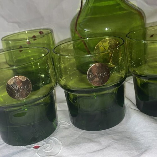 Italian set green bottle and 8 wine glasses new