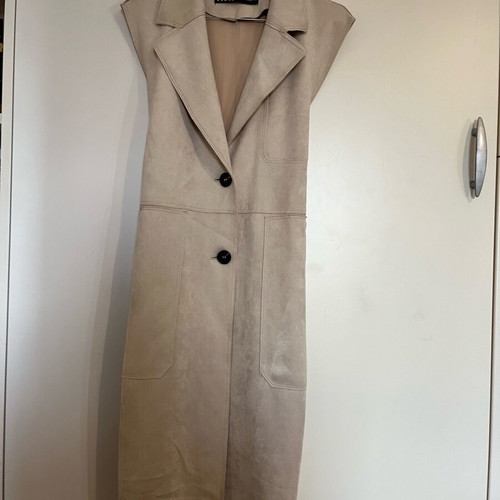 Sleeveless beige Zara coat size S like new