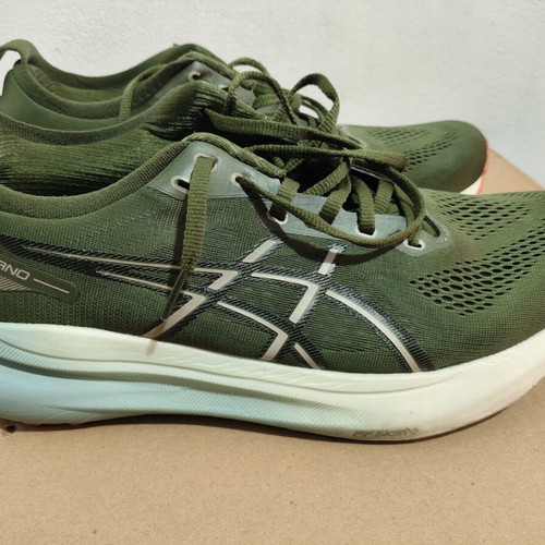 Asics Kayano 31 running shoes, excellent condition, size 44.5, green