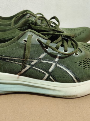 Asics Kayano 31 running shoes, excellent condition, size 44.5, green
