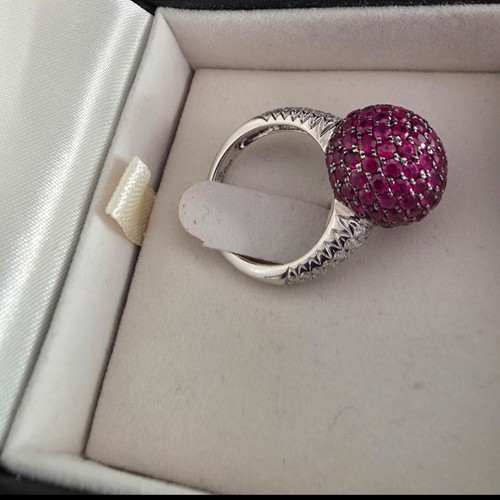 White Gold Diamond Ring 18K like new with ruby pavé sphere
