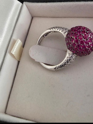 White Gold Diamond Ring 18K like new with ruby pavé sphere