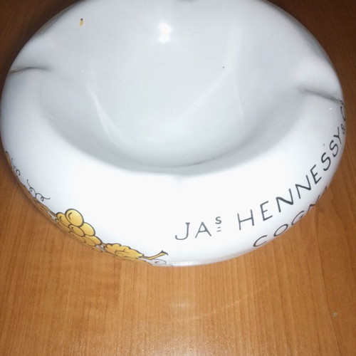 Hennessy collectible ashtray like new, diameter 20 cm, height 9 cm