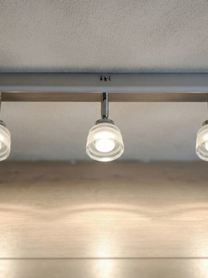 LED ceiling light with 3 adjustable spotlights, modern design
