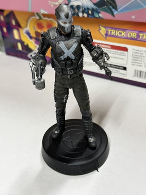 Crossbones figure like new from Marvel universe