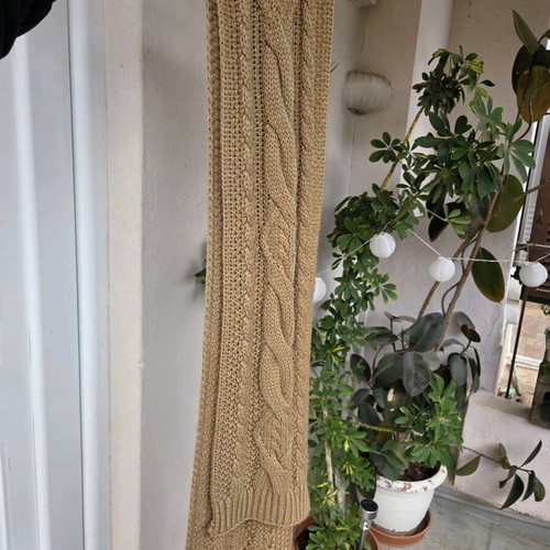 Chunky cable knit scarf like new, beige and mustard yellow