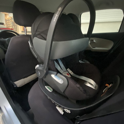 CYBEX Z i-Size baby car seat with ISOFIX base