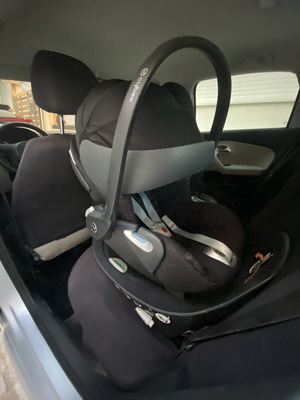 CYBEX Z i-Size baby car seat with ISOFIX base