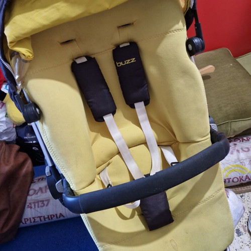 Quinny Buzz baby stroller like new, yellow soft color