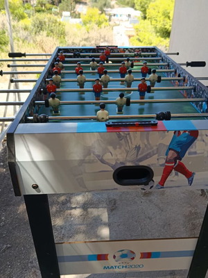 Foosball table for 2-4 players