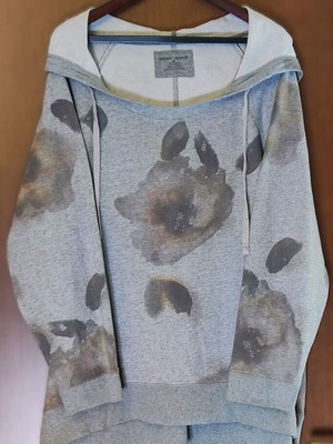 DKNY Jeans Plus Size Hoodie 3X like new, grey floral design