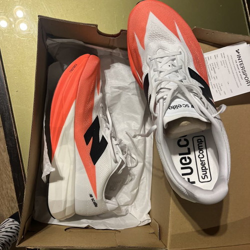 New Balance SC Elite V5 sneakers new, size 45, white and pink